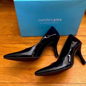 Patent leather pointed toe heels